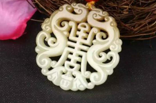 银是左手还是右手是左手