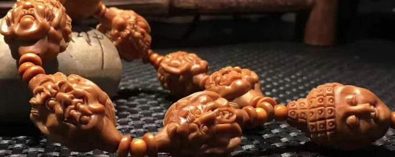 如何正确玩橄榄核雕手镯？