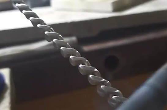 银手镯戴左手还是右手