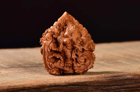 碧玺和石榴石能一起戴吗？