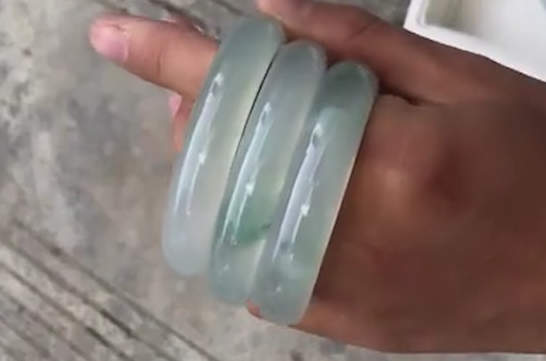 宝格丽包配镜子怎么用？