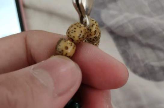 镶嵌四爪的钻石寓意