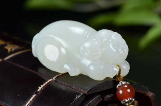 银手镯变黑的原因是什么？