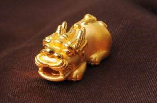 亚金是什么材料褪色的？