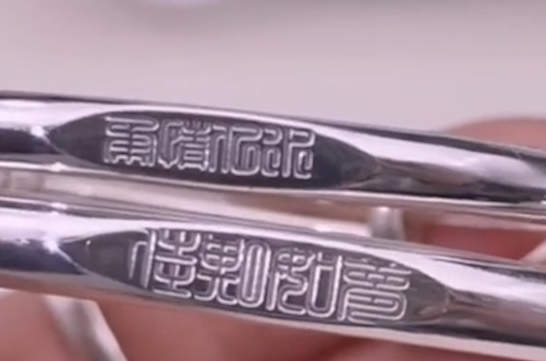 手镯变黑是怎么回事？