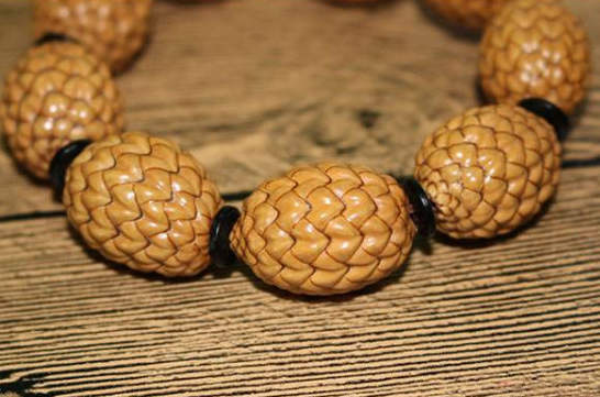 银手镯变红铜正常吗？