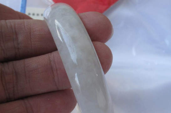 如何区分注胶翡翠
