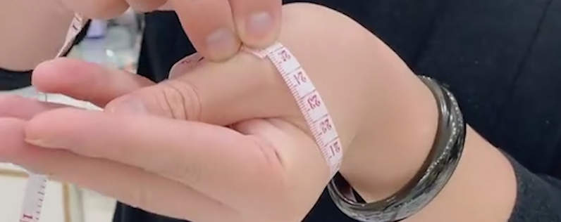 如何测量手镯的尺寸