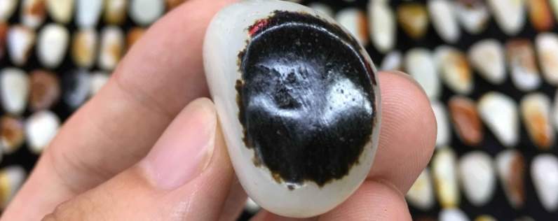 女生银手镯应该戴哪只手？