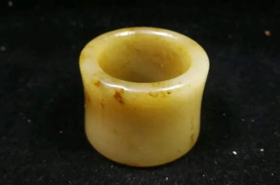 和田玉老坑料是什么意思？