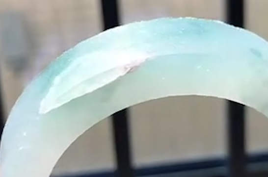 和田玉不能贴身佩戴吗？