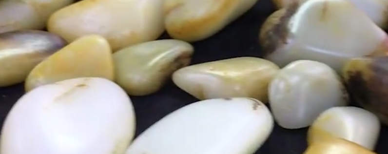 和田玉独籽和籽料的区别