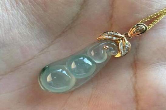 翡翠豆荚吊坠的含义是什么？