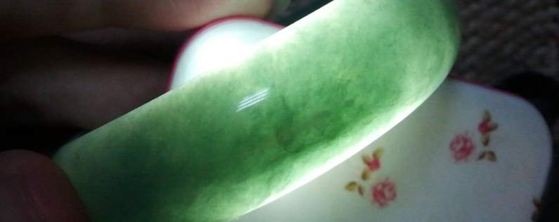 翡翠区分色根和沁色