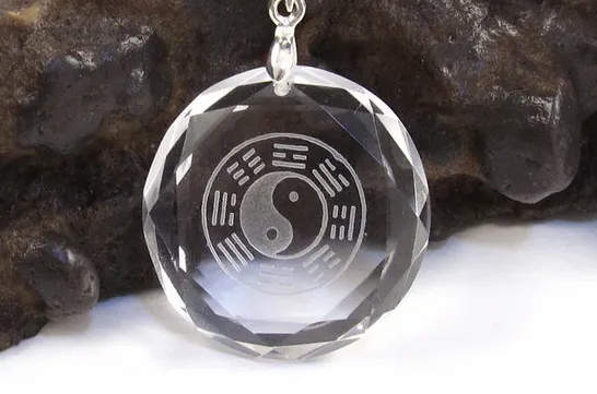 带八卦吊坠讲究吗？