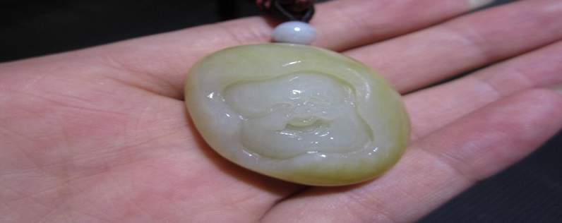 如何处理和田玉表面的小黑点？