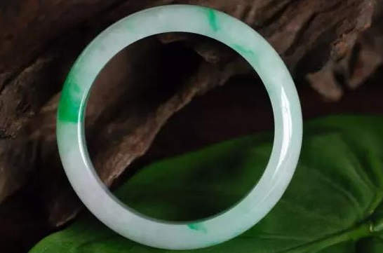 如何辨别老凤祥的真假？