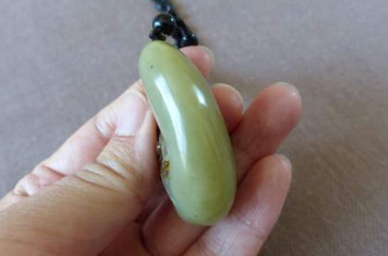 女性银手镯戴哪只手好？