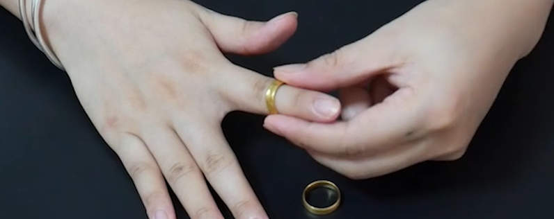 戴在不同手指上的女孩戒指的意义