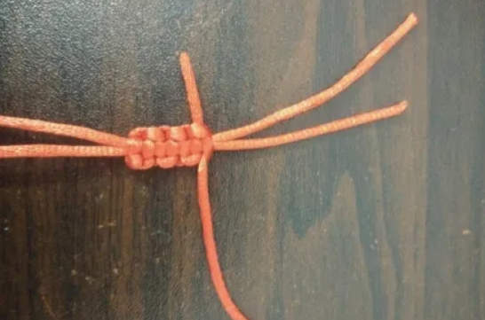 吊坠绳怎么系？