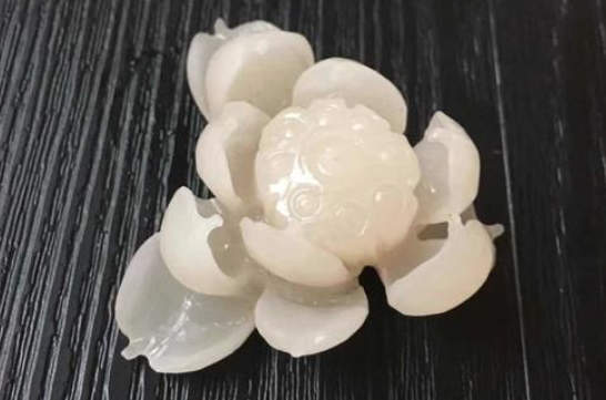 男孩戴耳环的意思